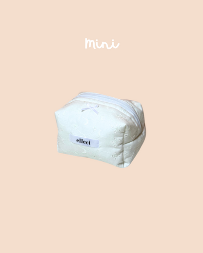 Mini Beauty Case in White Sangallo